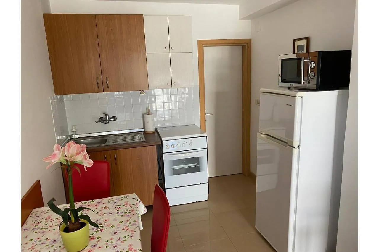 Apartment Nuka - One Bedroom Apartment With Terrace Vir