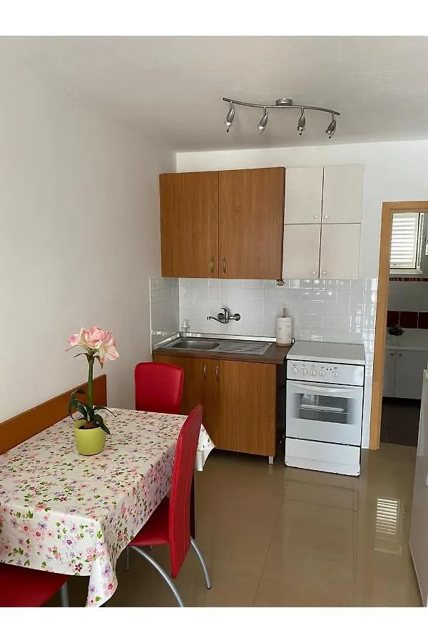 Apartment Nuka - One Bedroom Apartment With Terrace Vir