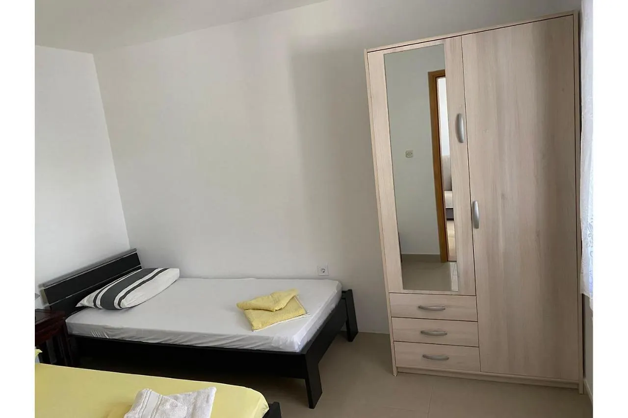 Apartment Nuka - One Bedroom Apartment With Terrace Vir 0*,