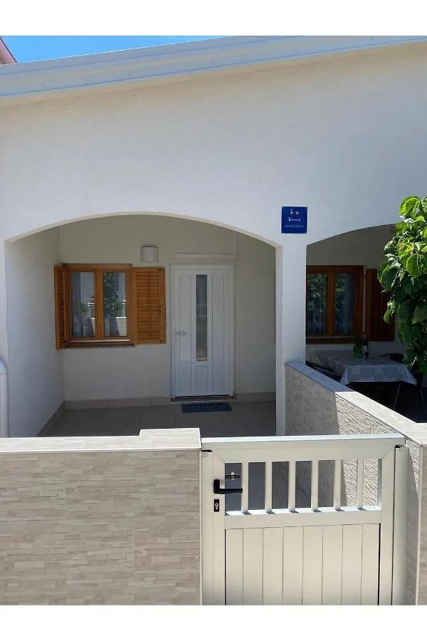 Apartment Nuka - One Bedroom Apartment With Terrace Vir
