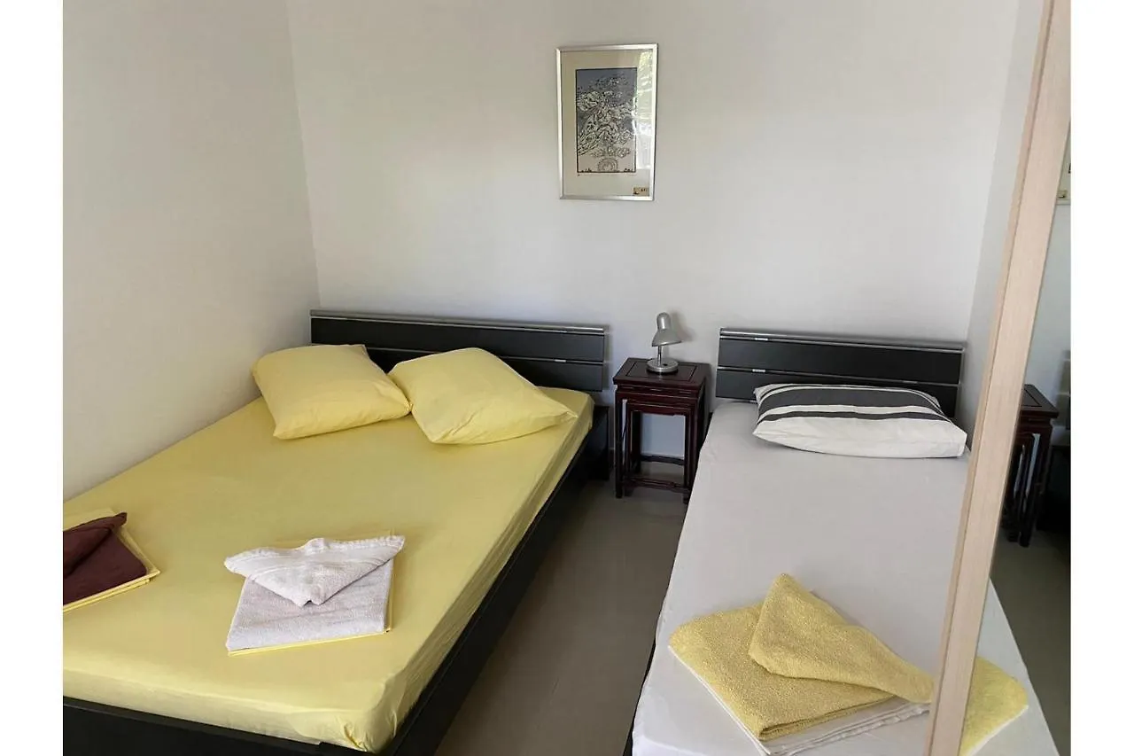 Apartment Nuka - One Bedroom Apartment With Terrace Vir