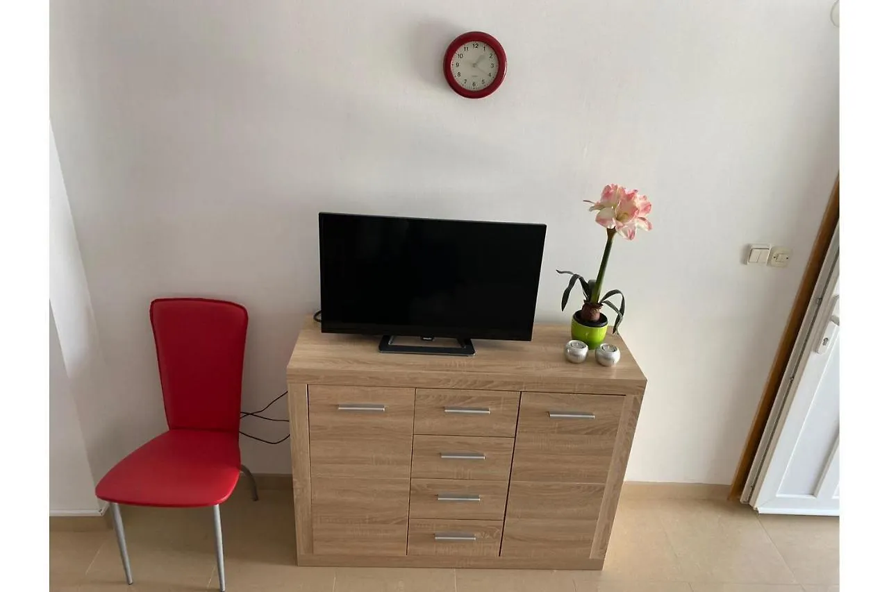 Apartment Nuka - One Bedroom Apartment With Terrace Vir